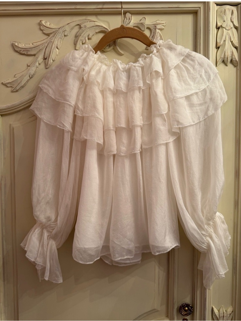 Alice + Olívia White Layered Romantic Ruffle Off-Shoulder blouse .